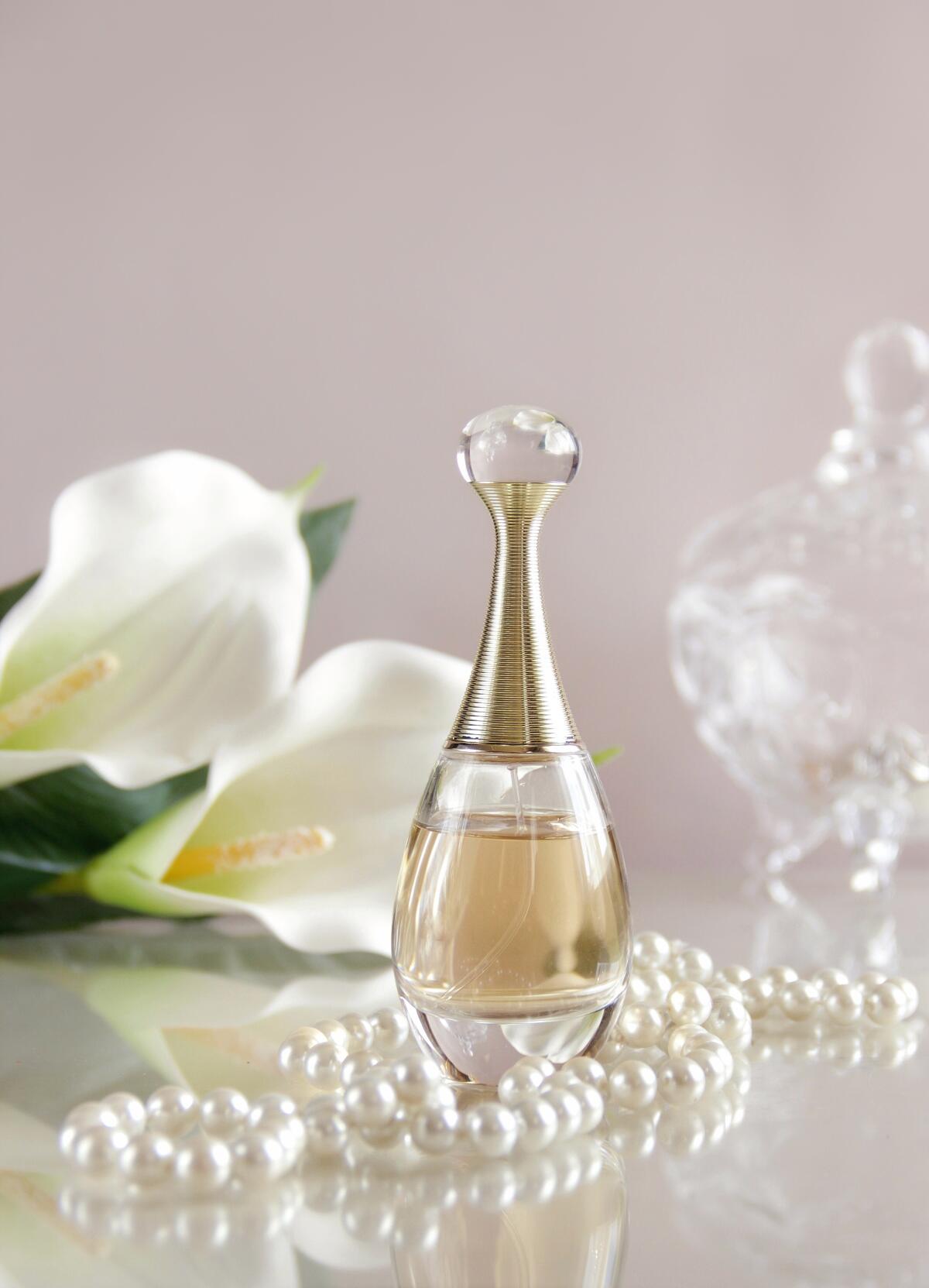 عطر دیور جادور